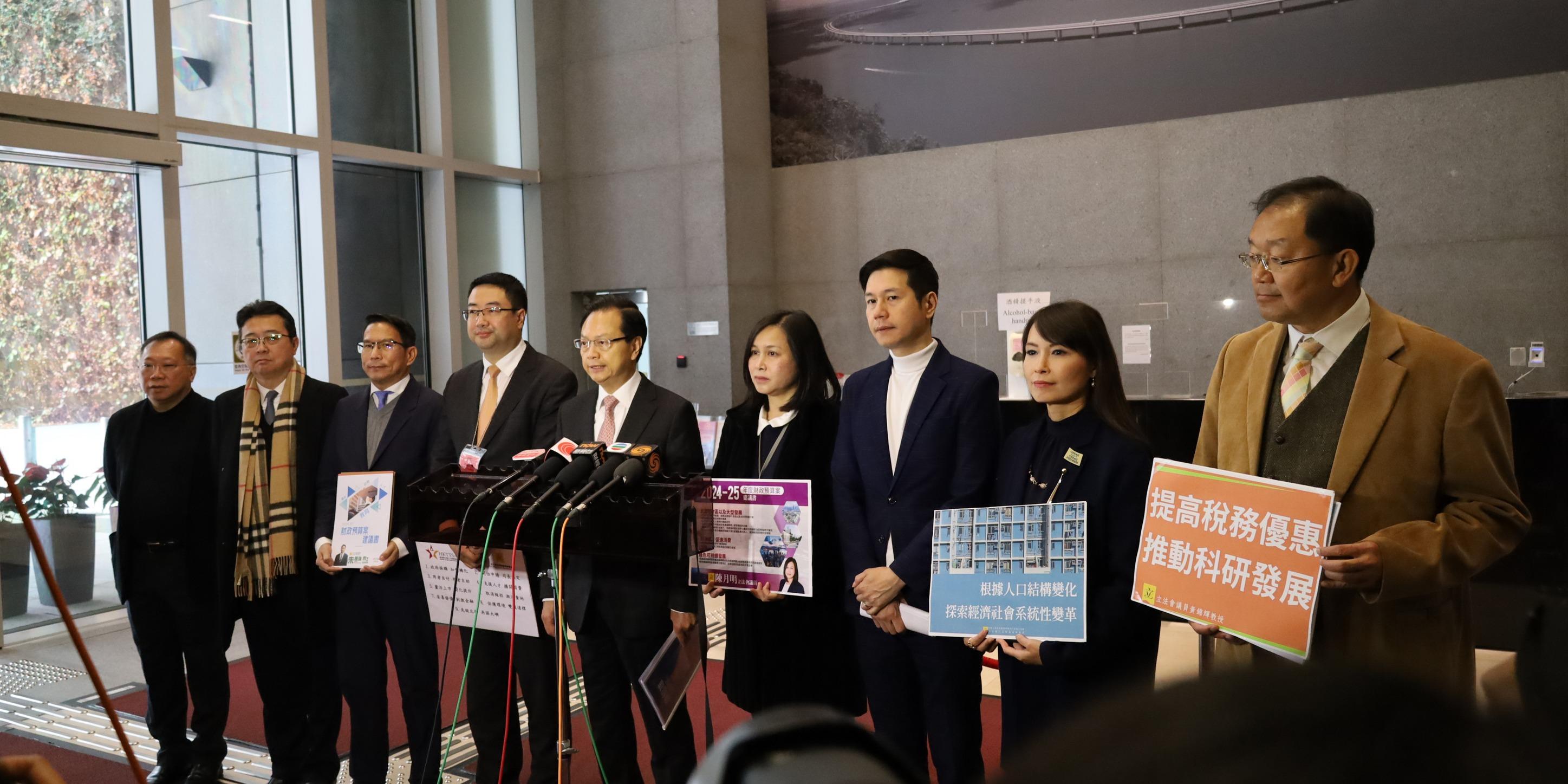 立法會「C15+」多位議員今(22日)約見財政司司長陳茂波,就下月公布的《財政預算案》提出建議。(江玉歡fb圖)