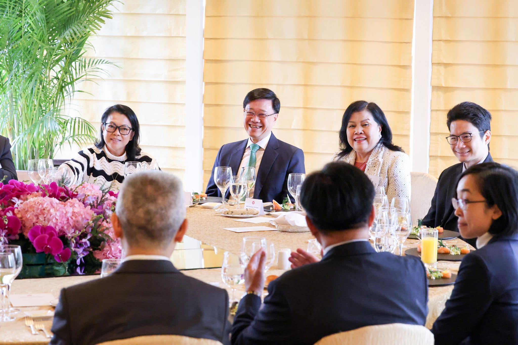 特首李家超今早與東盟總領事進行午餐會。(李家超fb圖)