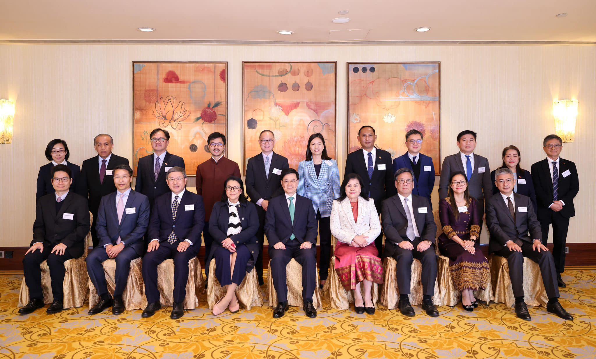 特首李家超今早與東盟總領事進行午餐會。(李家超fb圖)