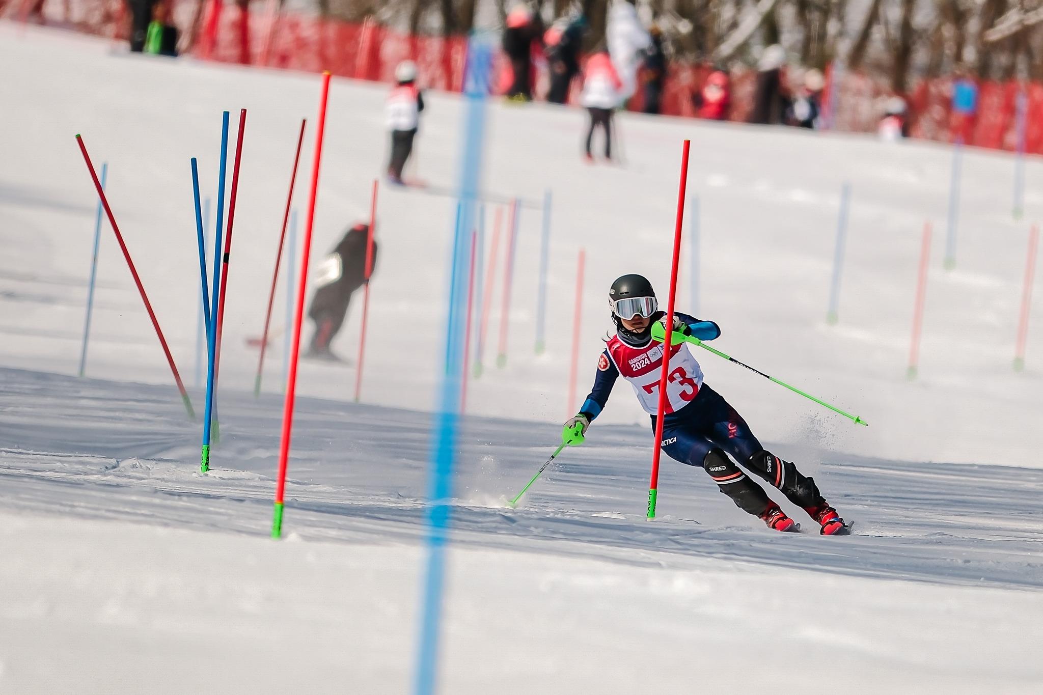 王智顥Lucas與金和霖Aerin在冬青奧高山滑雪迴轉賽順利完成。(港協暨奧委會圖片 )
