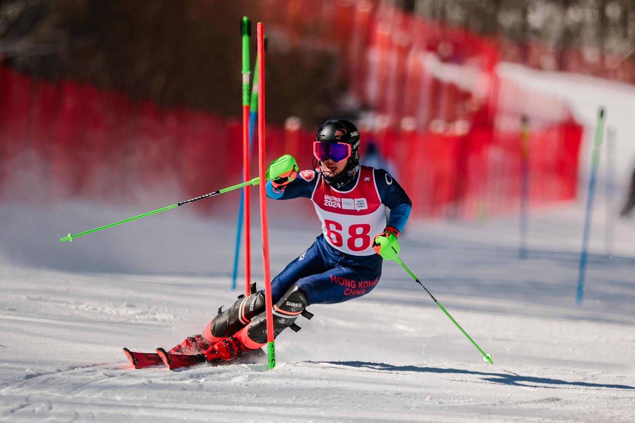王智顥Lucas與金和霖Aerin在冬青奧高山滑雪迴轉賽順利完成。(港協暨奧委會圖片 )