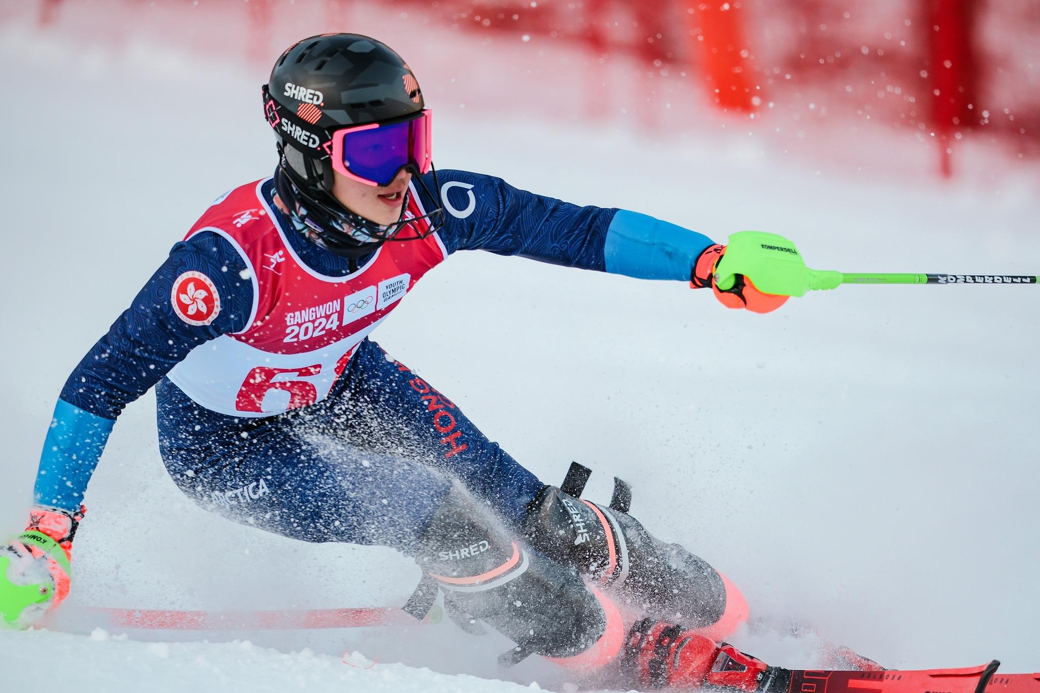 王智顥Lucas與金和霖Aerin在冬青奧高山滑雪迴轉賽順利完成。(港協暨奧委會圖片 )