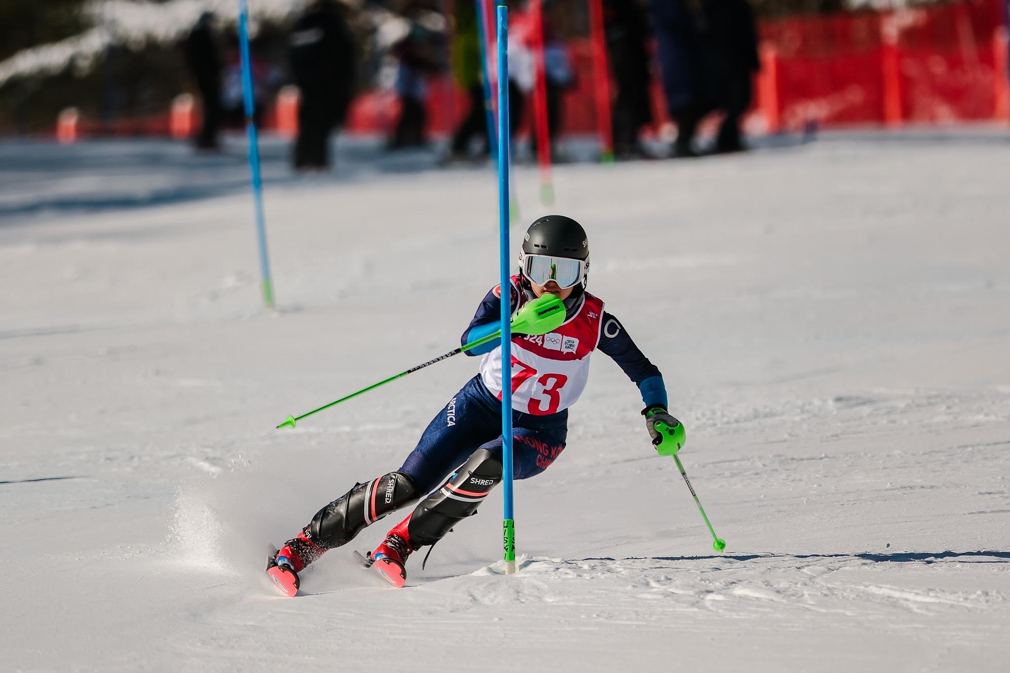 王智顥Lucas與金和霖Aerin在冬青奧高山滑雪迴轉賽順利完成。(港協暨奧委會圖片 )