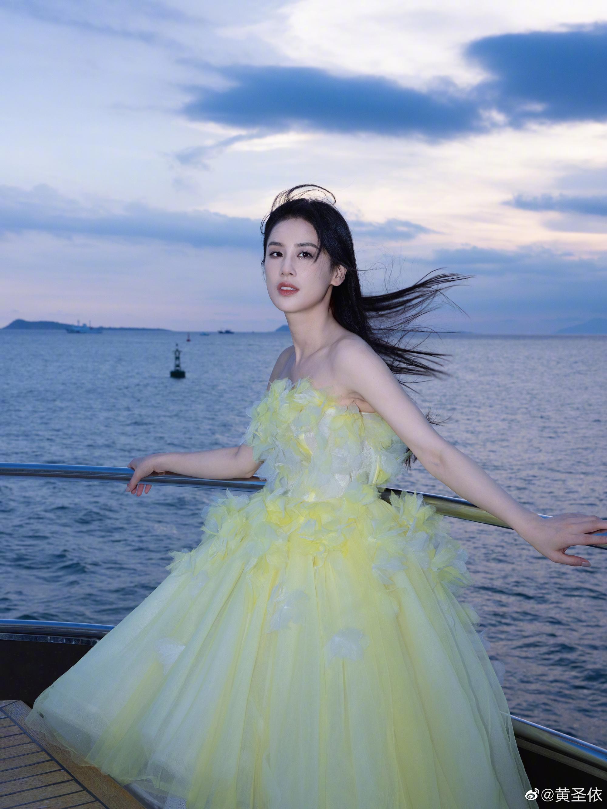 「功夫啞巴女」黃聖依被指外表像劉亦菲。(黃聖依微博)