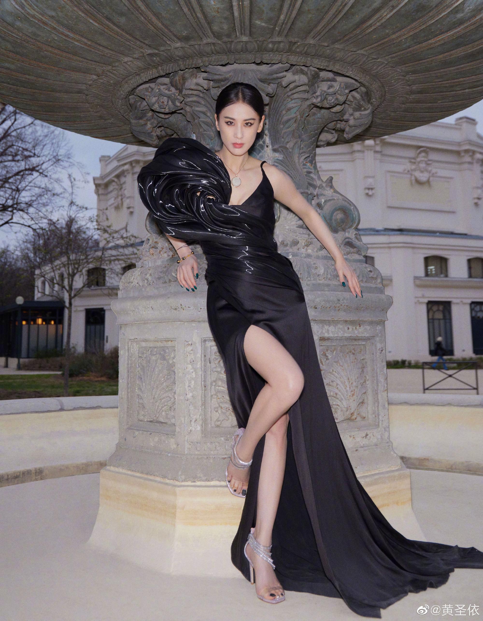 「功夫啞巴女」黃聖依被指外表像劉亦菲。(黃聖依微博)