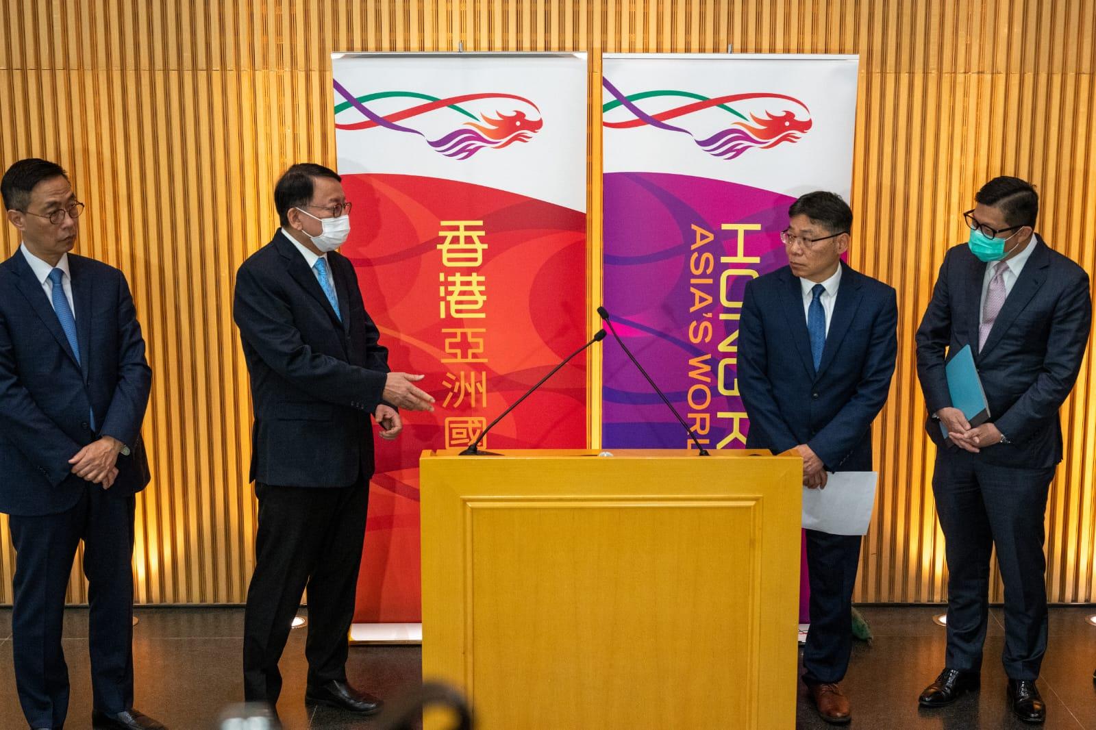 除夕跨年倒數活動後,大批內地旅客凌晨滯留香港,政府下午向傳媒交代日後改善工作。(陳奕釗攝)