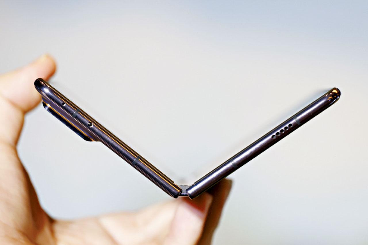 HONOR MagicV2