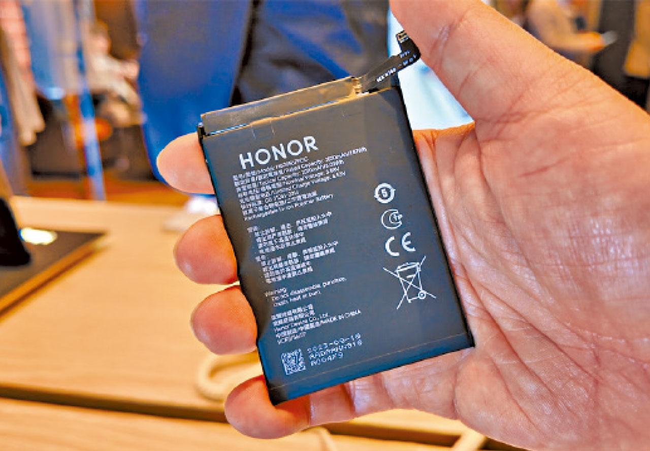 HONOR MagicV2
