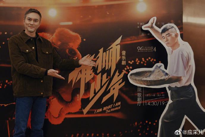 張智霖灰髮造型示人,獲網民大讚型男(應采兒微博)