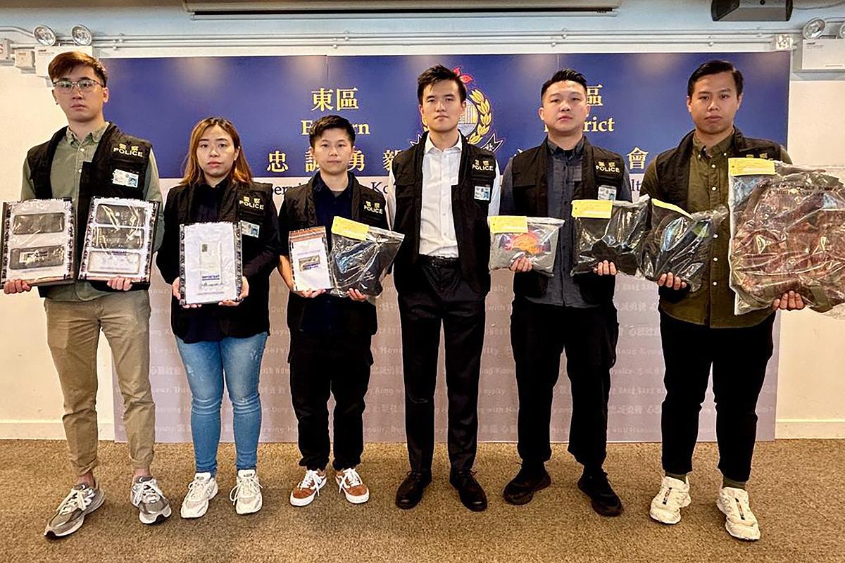 警方展示檢獲證物。