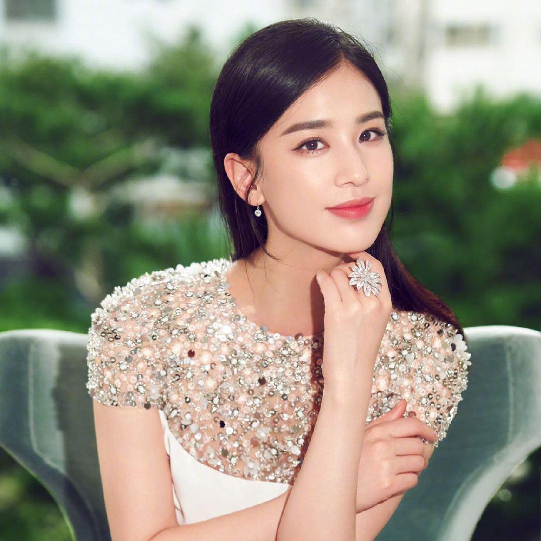 「功夫啞巴女」黃聖依被指外表像劉亦菲。(黃聖依微博)