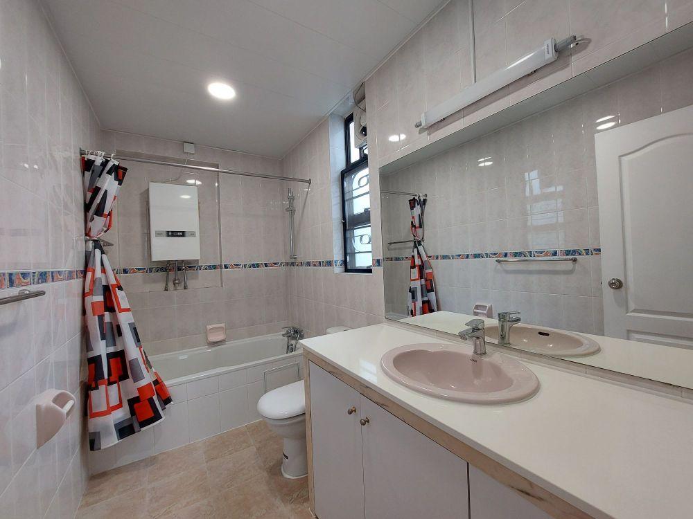 主人套房浴室裝修新淨企理。