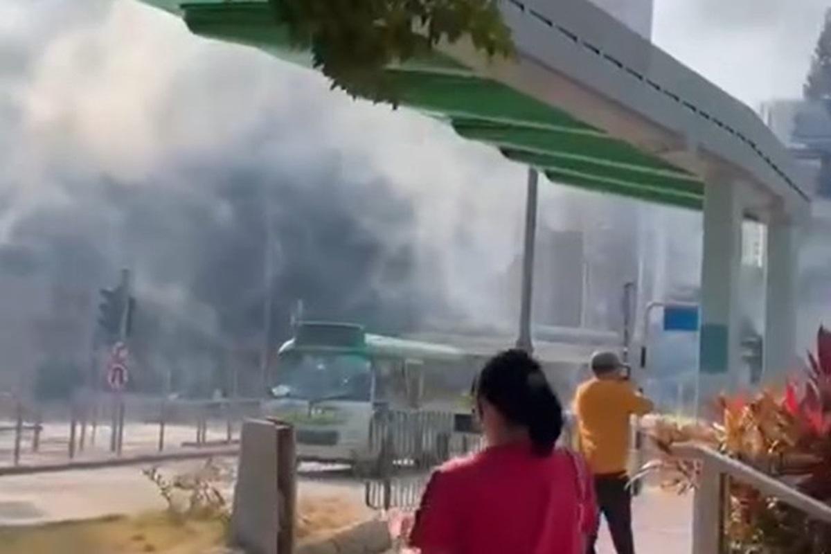 青衣牙鷹洲街變電站下午冒煙懷疑爆炸。(網上片段截圖)