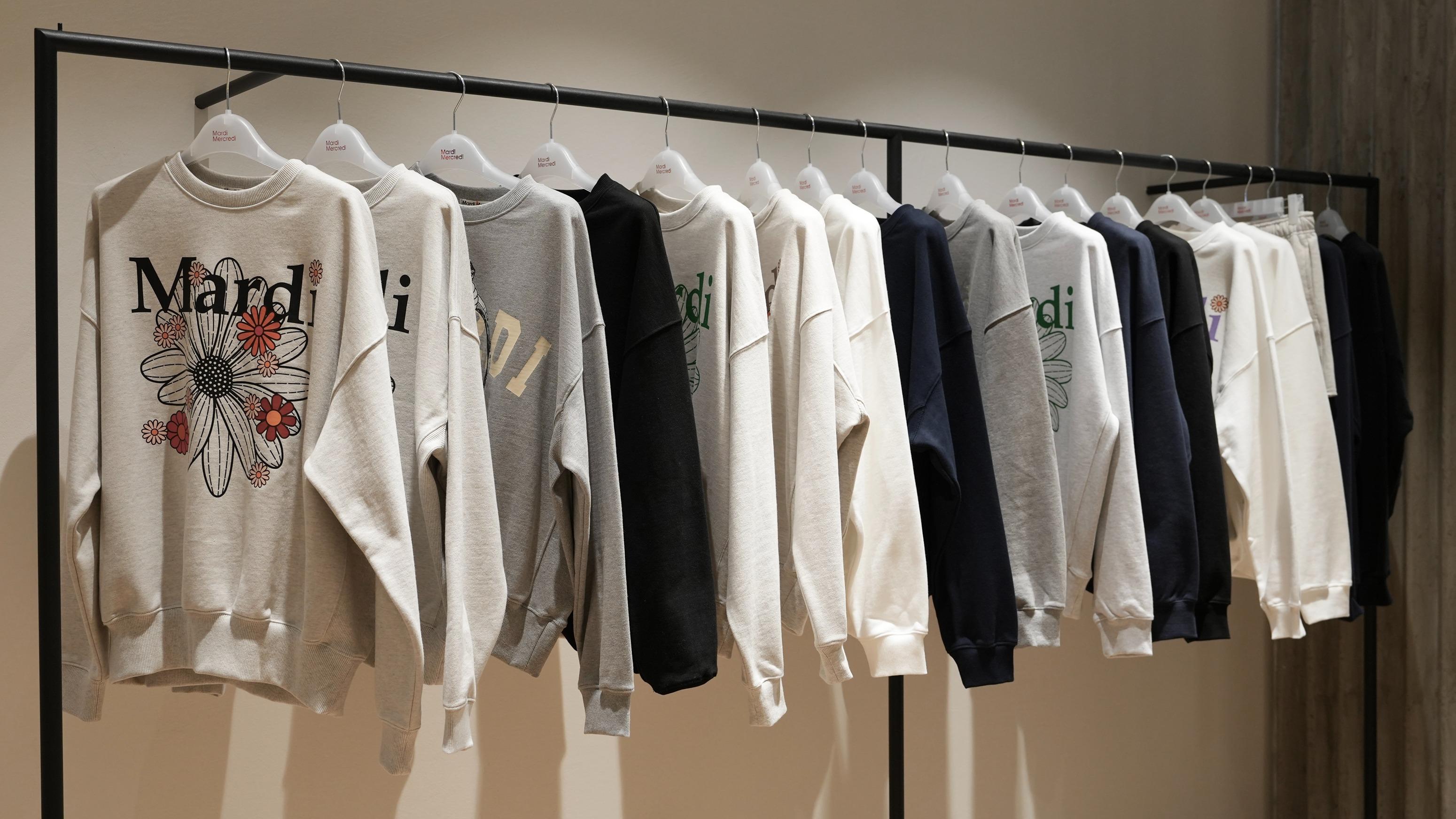 新店款式非常齊全,包括秋冬新季衞衣、冷衫、冷外套及恤衫,另有手袋及頭飾等小飾物。