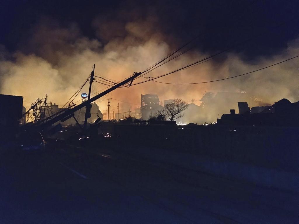 輪島市朝市通因地震引發大火。(美聯社)