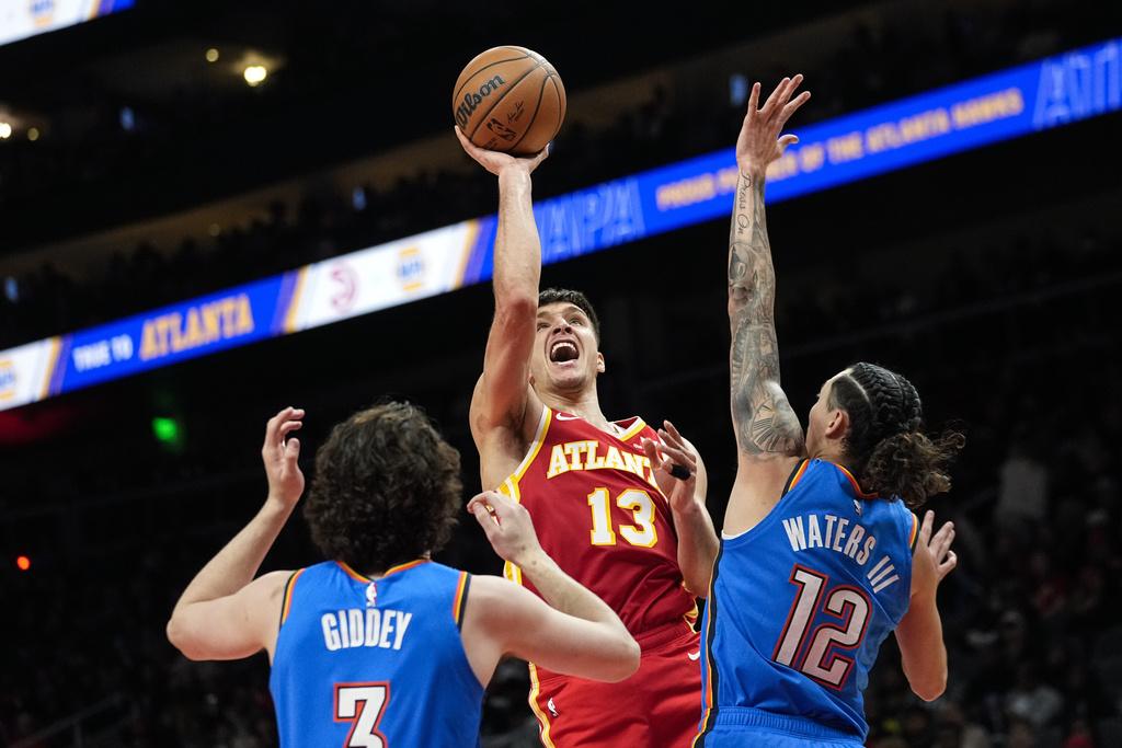 鷹隊141:138擊敗雷霆。(美聯社)