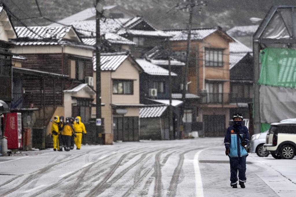 石川縣輪島市災區積雪。(美聯社)