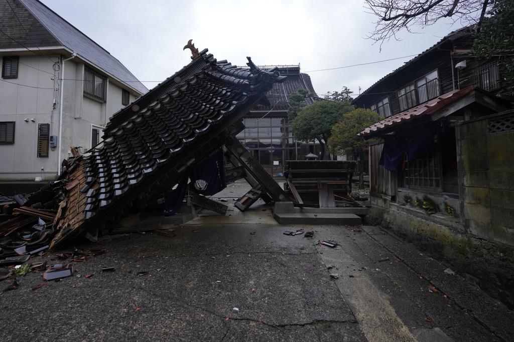 輪島市一間寺廟倒塌。(美聯社)