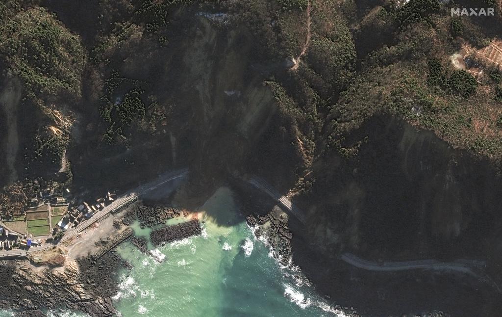 石川縣有道路因山泥傾瀉中斷。(美聯社)