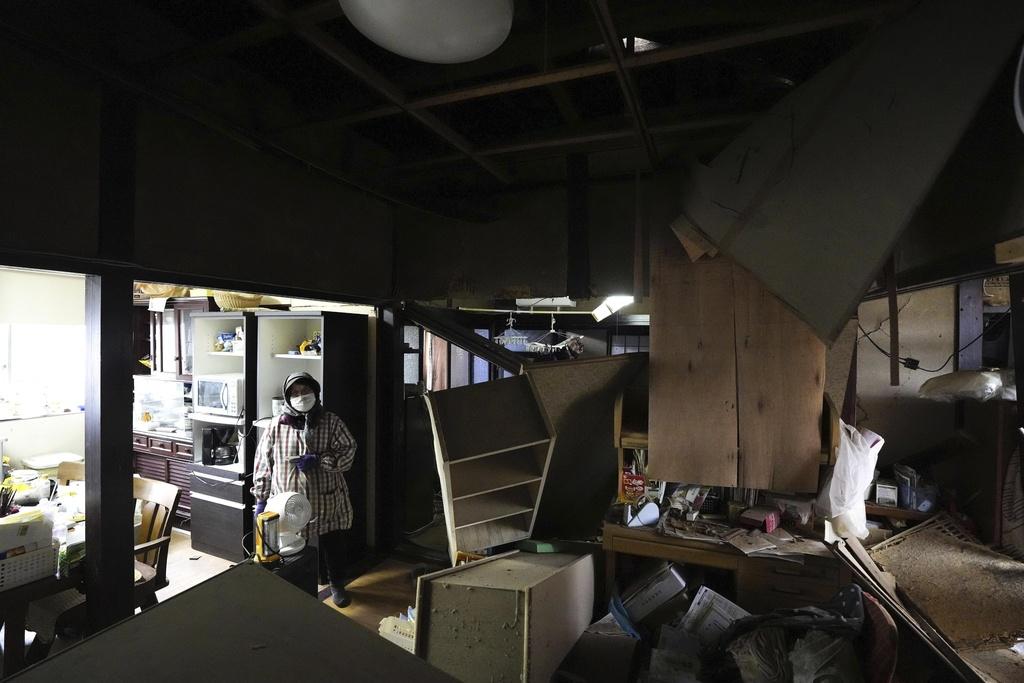 災區房屋受損,至周日仍未能清理。(美聯社)