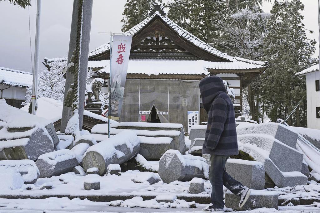 石川縣穴水町災區積雪。(美聯社)