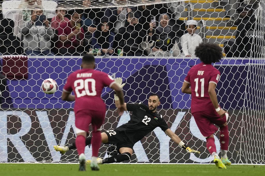 亞洲盃16強,卡塔爾連入兩球反勝巴勒斯坦,8強鬥烏茲別克或泰國。(美聯社)