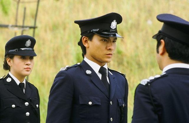 劉德華1982年在TVB劇集《獵鷹》中擔任男主角,飾演初出茅廬卧底警察,爆紅。(網上圖片)