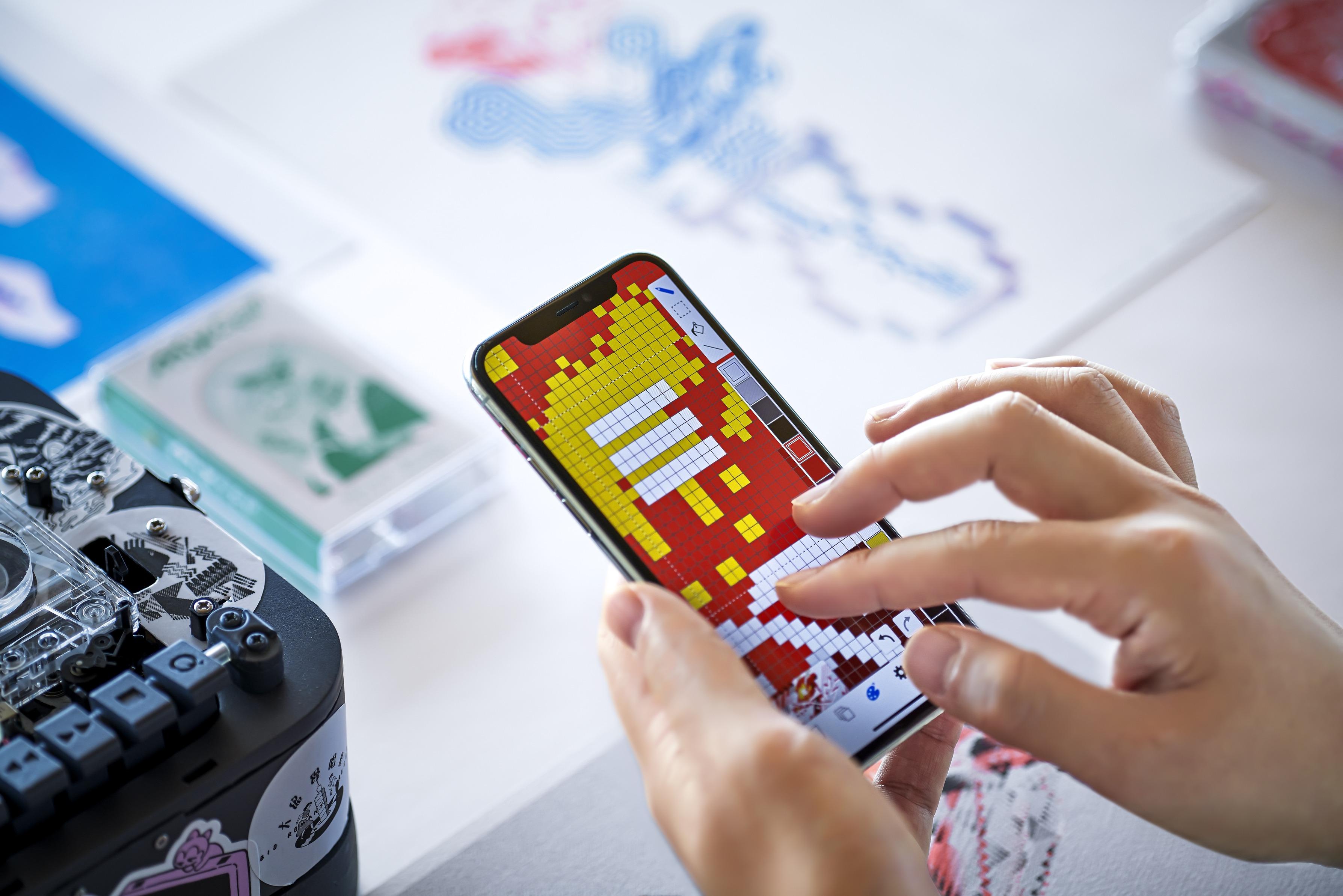 Asahi Super Dry 與日本像素藝術家 Hermippe合作,靈感源於現代東京不懈革新的理念與龍年節日元素。