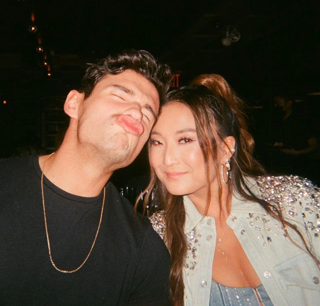 Ashley Park獲《艾蜜莉在巴黎》拍檔Paul Forman無條件全程陪伴,趁今次機會公開戀情。