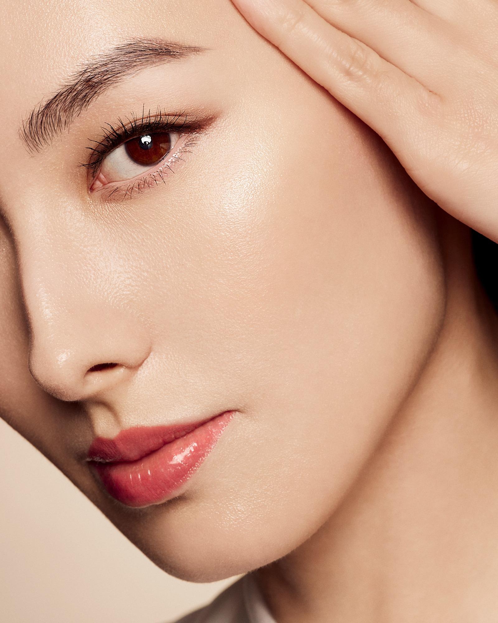 Isabella分享護眼心得,大讚多角度寶石切割面的鉑金眼部按摩棒,能更緊貼眼周肌膚。