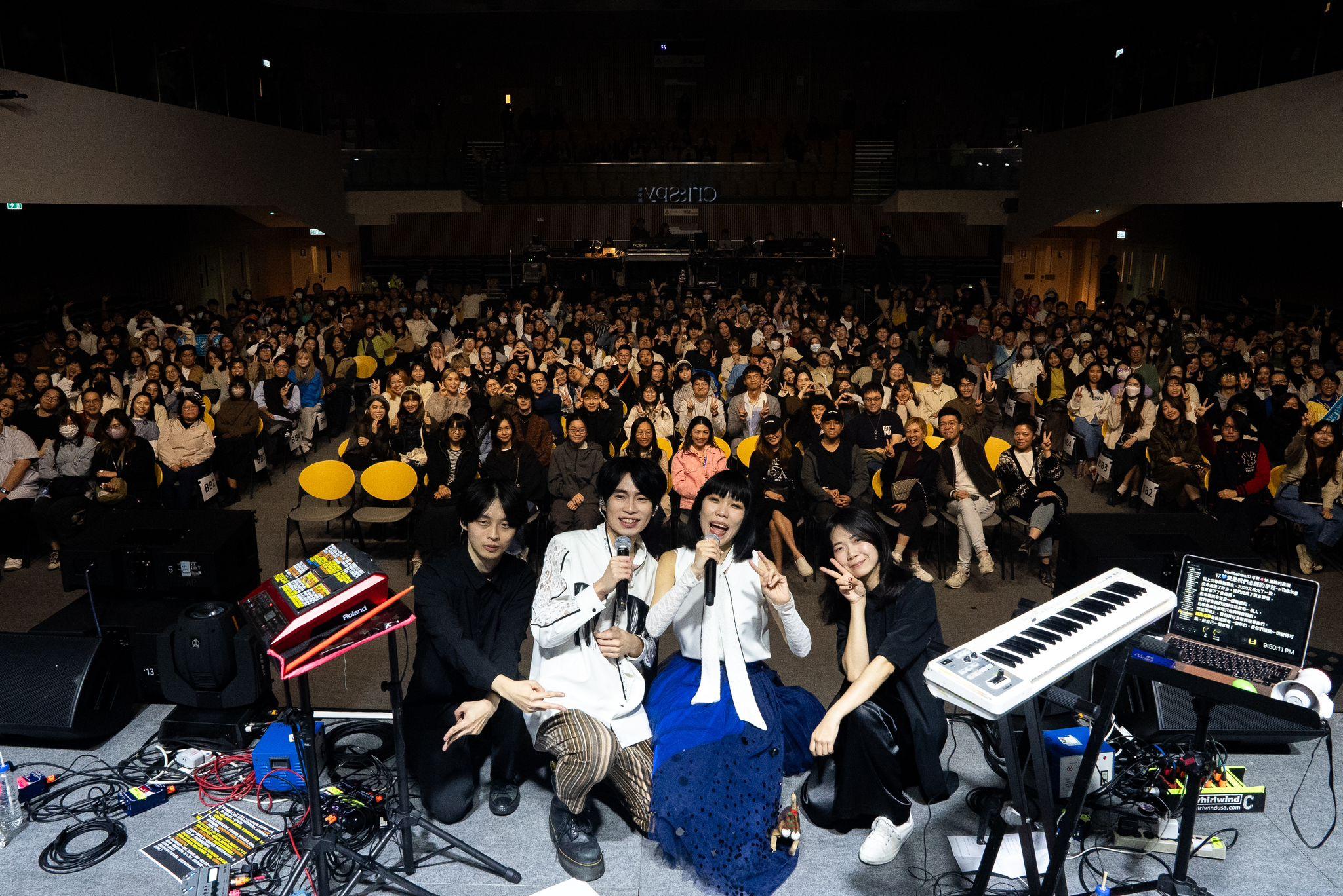 Crispy脆樂團首次香港演唱會於東華三院東蒲胡李名靜體育館舉行。