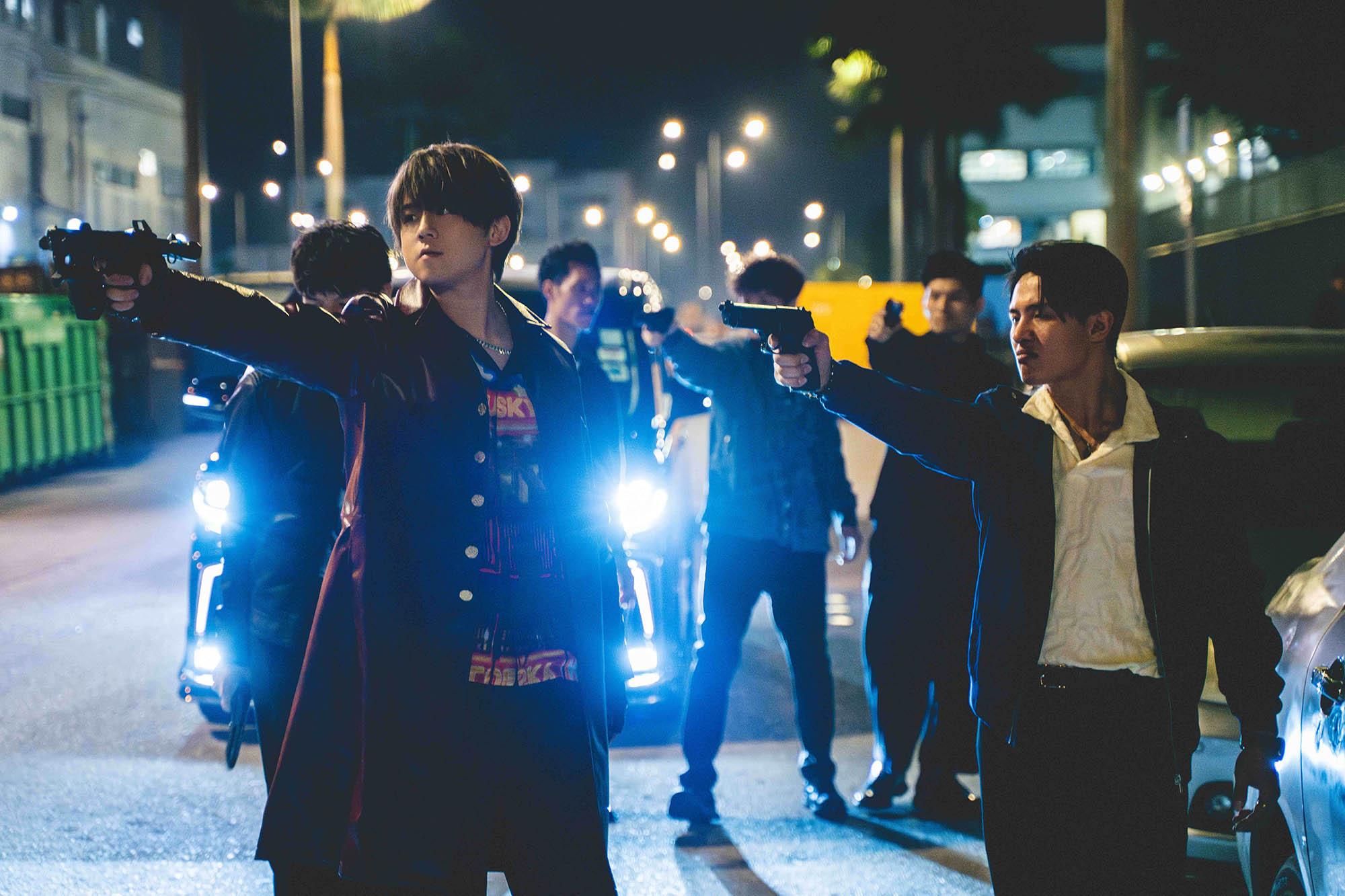 姜濤在電影《盜月者》首次演大佬,特地為角色練開槍不眨眼。(李睿哲攝)