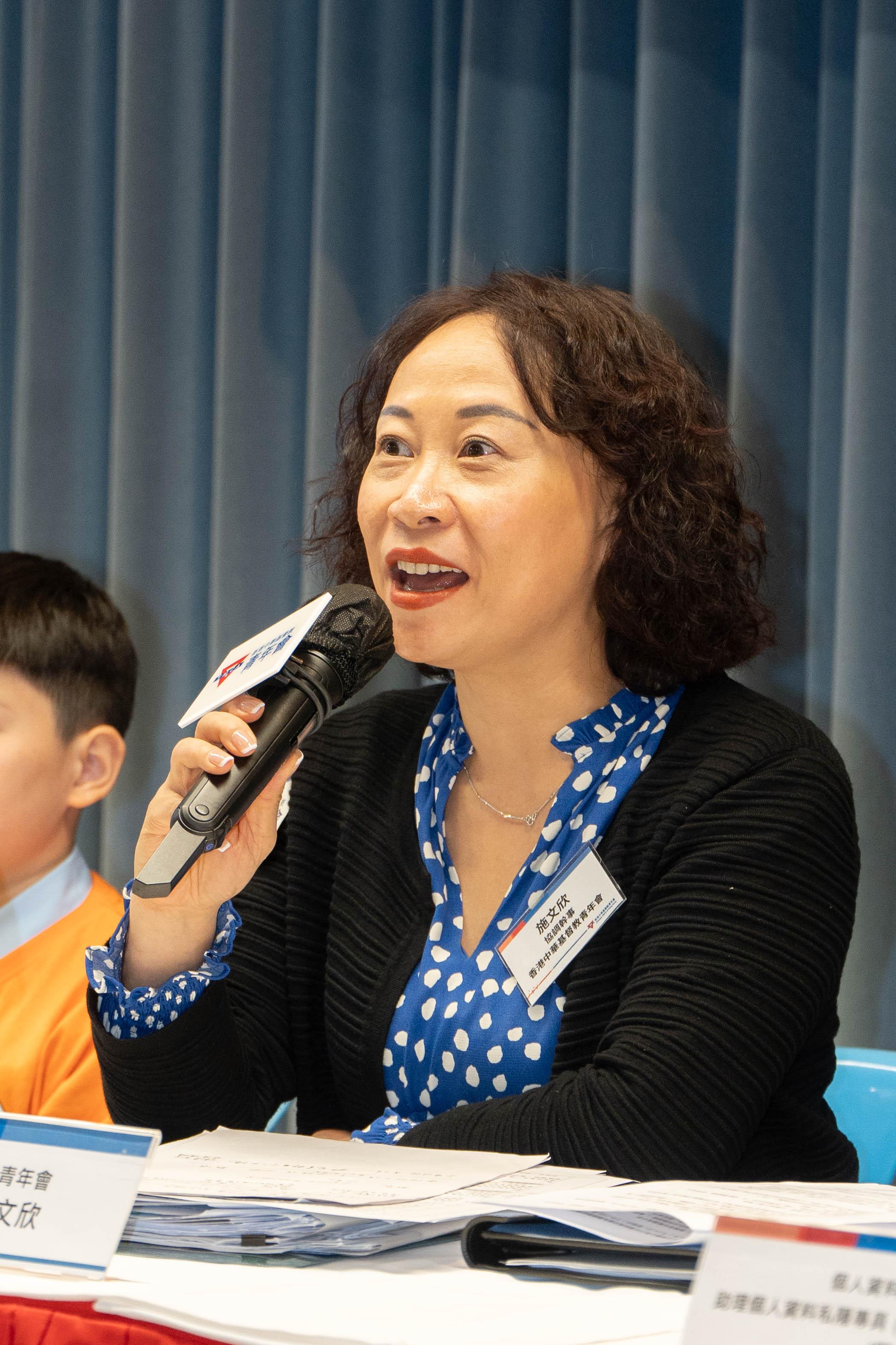 香港中華基督教青年會協調幹事施文欣女士提醒家長每次在網上分享子女的資訊之前,亦應該先徵求子女同意。