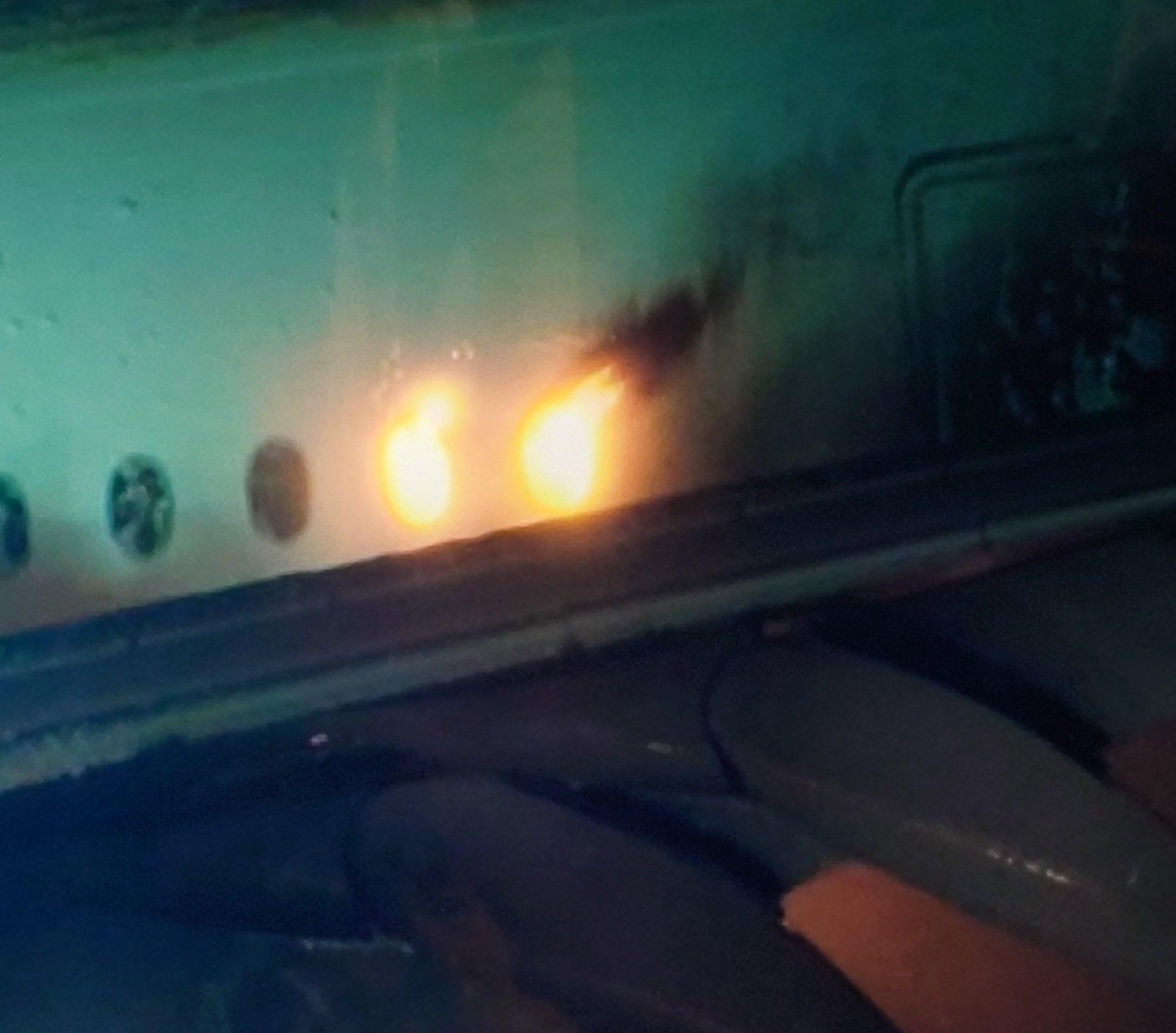 東京羽田機場日航客機跑道著火 乘客急逃生