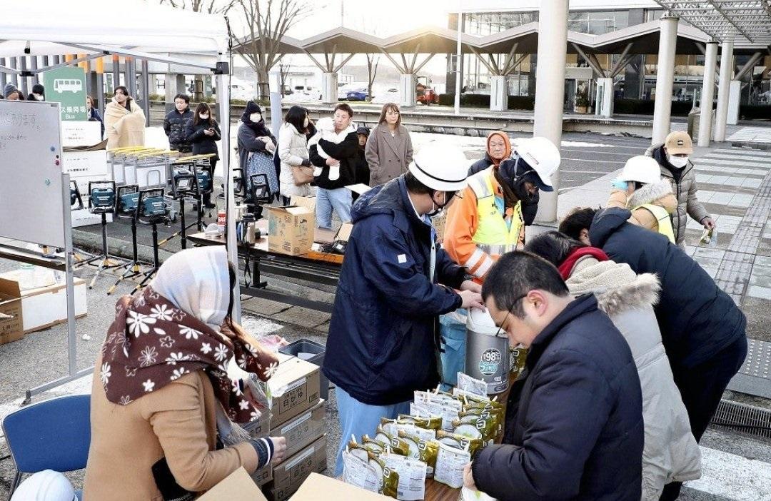 約500人被困能登機場。(X)