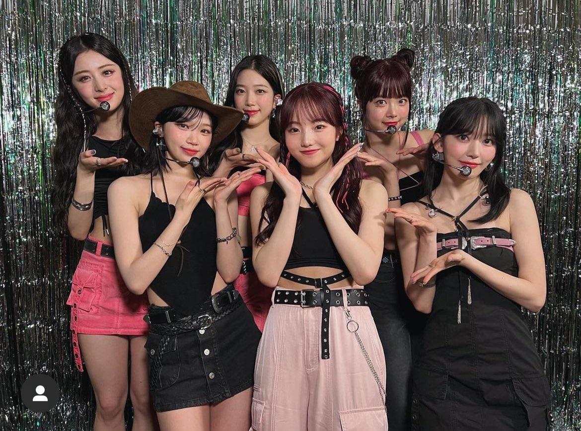 本田真凛與女團LE SSERAFIM演出。(本田真凛Instagram)