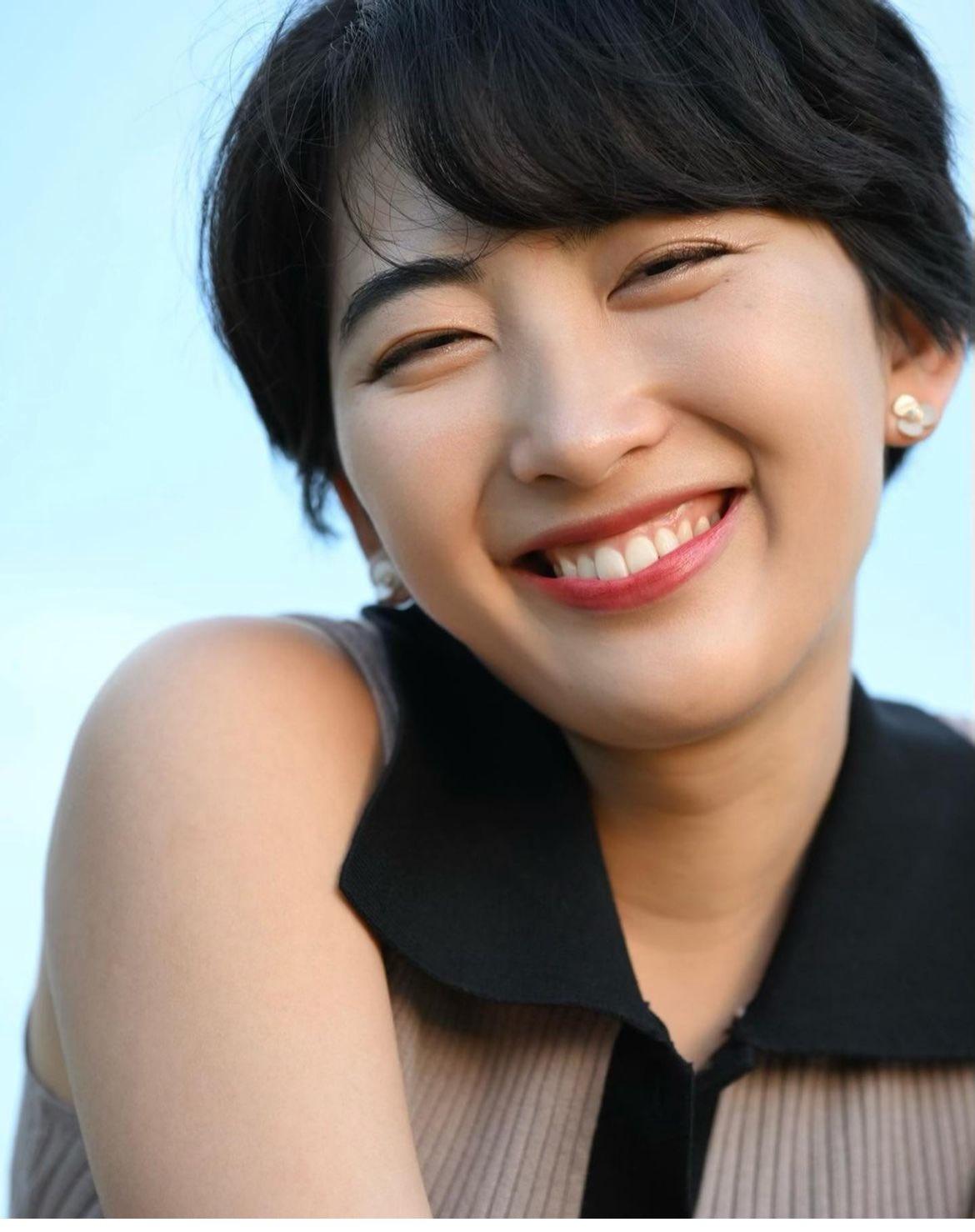 東出昌同居的3名女星之一的松本花林現年24歲。(網上截圖)