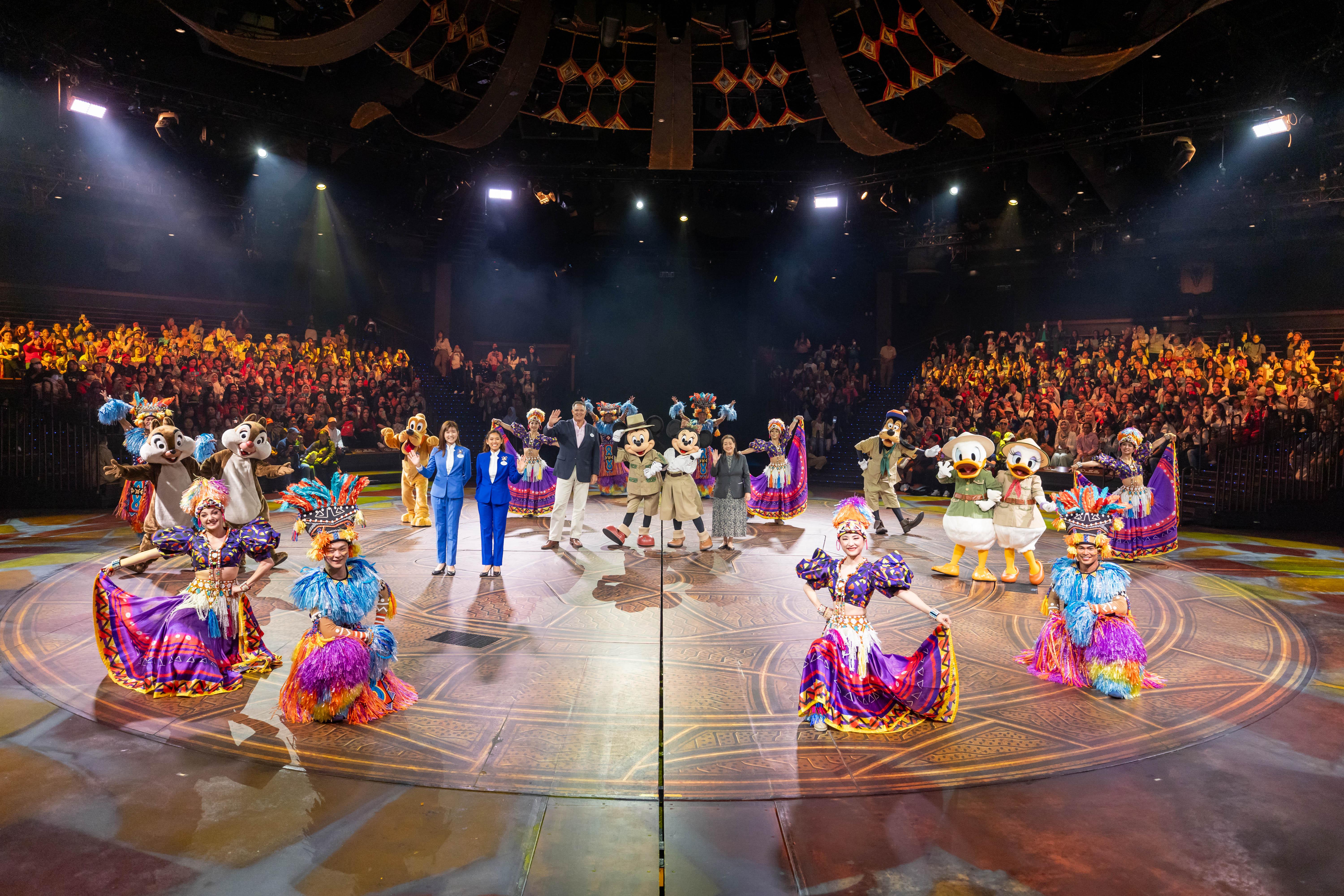 香港迪士尼樂園度假區(香港迪士尼)與李嘉誠基金會合作,於1月7日及14日連續兩個星期日,合共招待超過4,000名外籍家庭傭工。