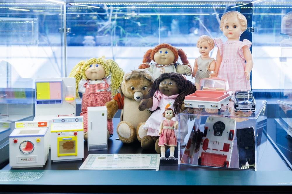 香港曾經是全球最大的玩具出口地,不但物美價廉,並憑藉著廠商無比實力建立香港品牌,成功打入海外市場,令「香港製造」成為質素的保證。