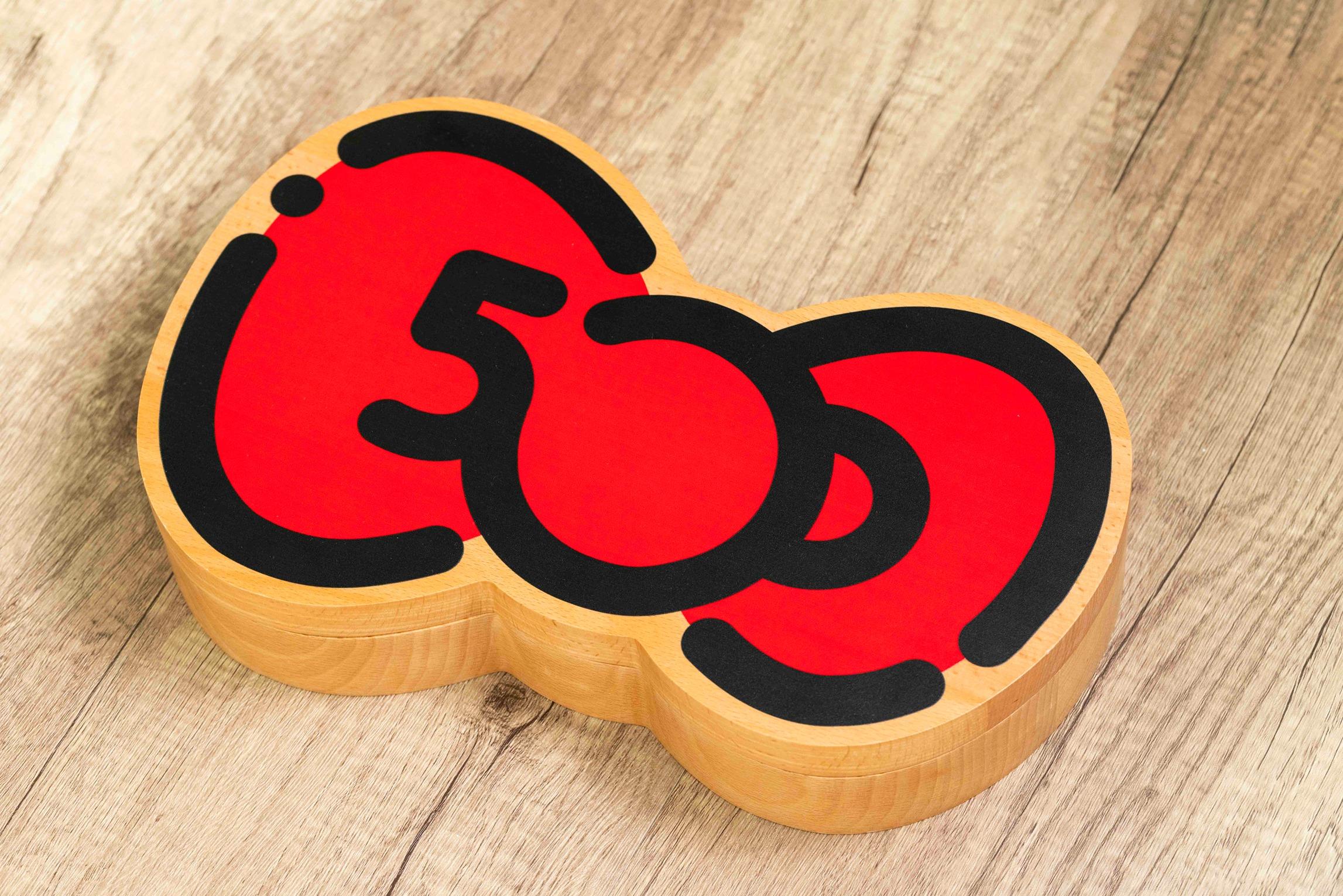 十二枚珍藏木盒套裝$1,000