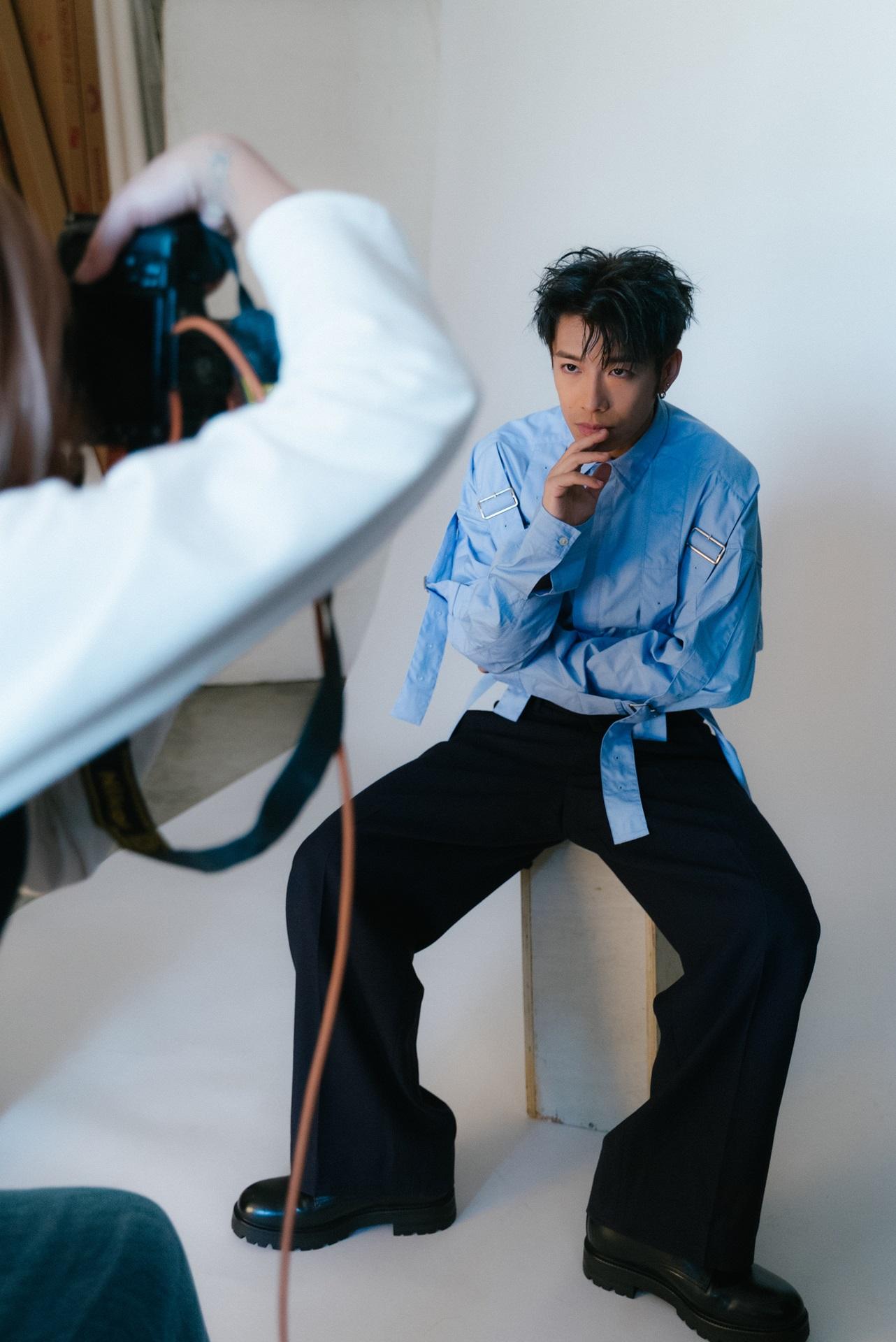 洪嘉豪自詡靚仔,演唱會海報靚到認唔到自己。