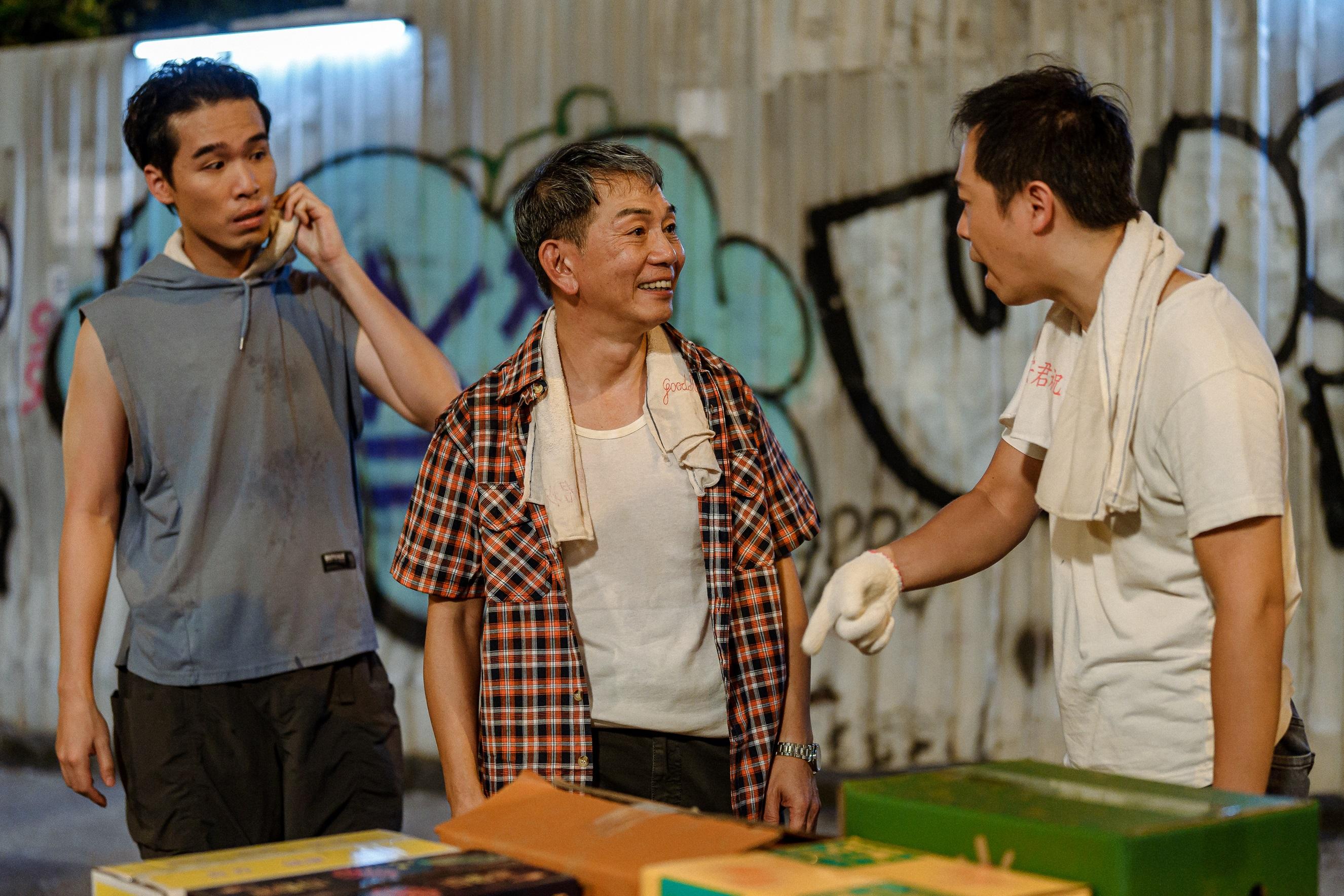 梁仲恆在《不是你不愛你》演生果檔少東,特地為角色學切生果。