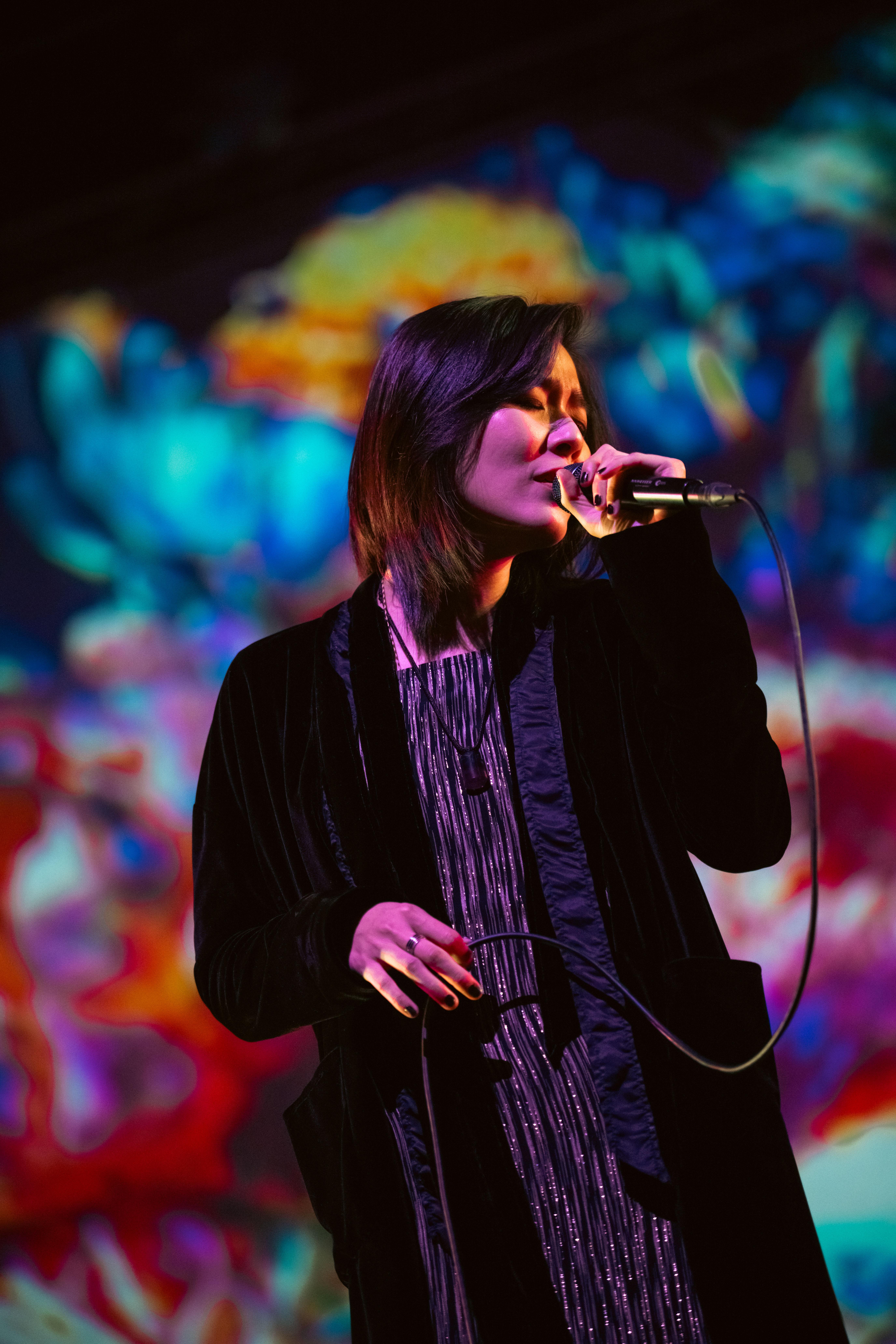 安溥相隔多年再來港獻唱,吸引大批樂迷入場支持。