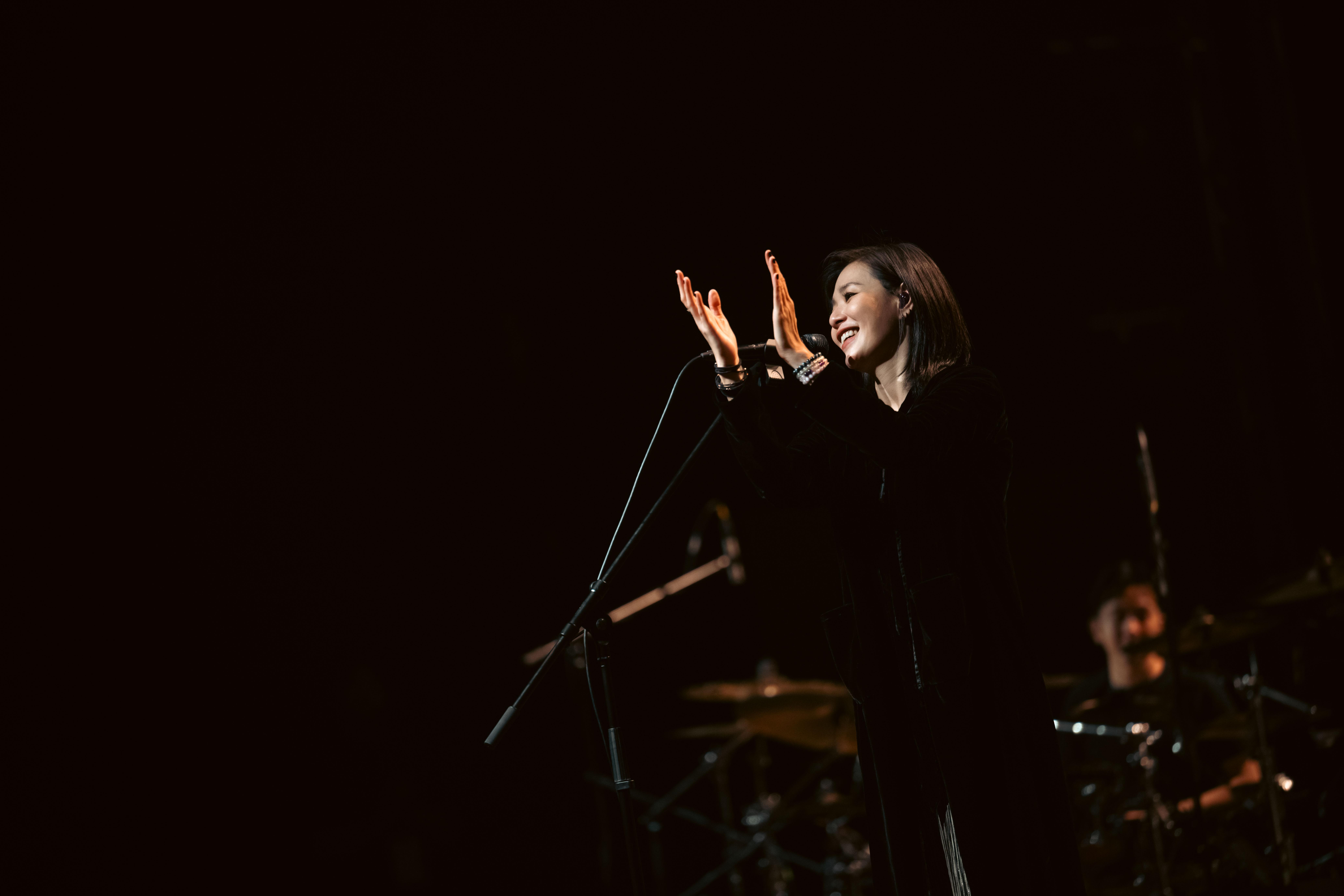 安溥相隔多年再來港獻唱,吸引大批樂迷入場支持。