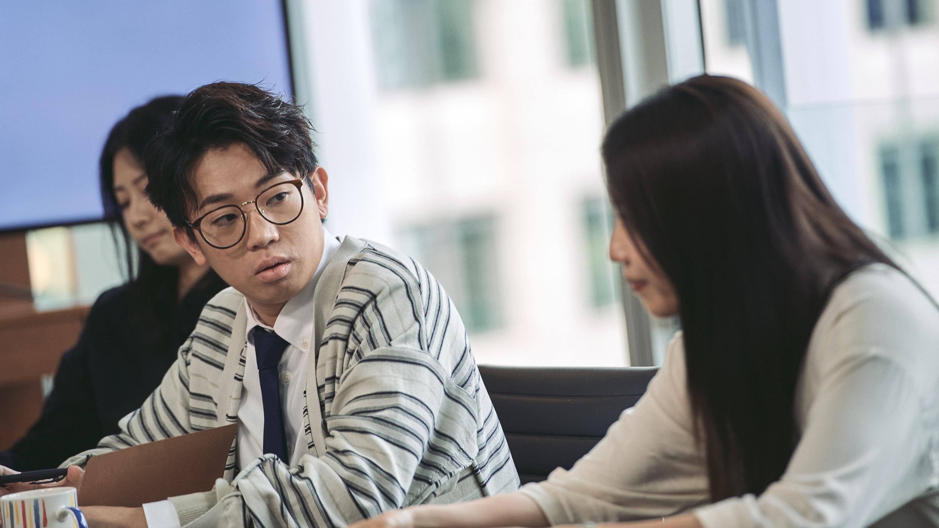 COLLAR成員李芯駖與岑珈其在ViuTV劇集《法與情》演歡喜冤家。(蘇文傑攝)