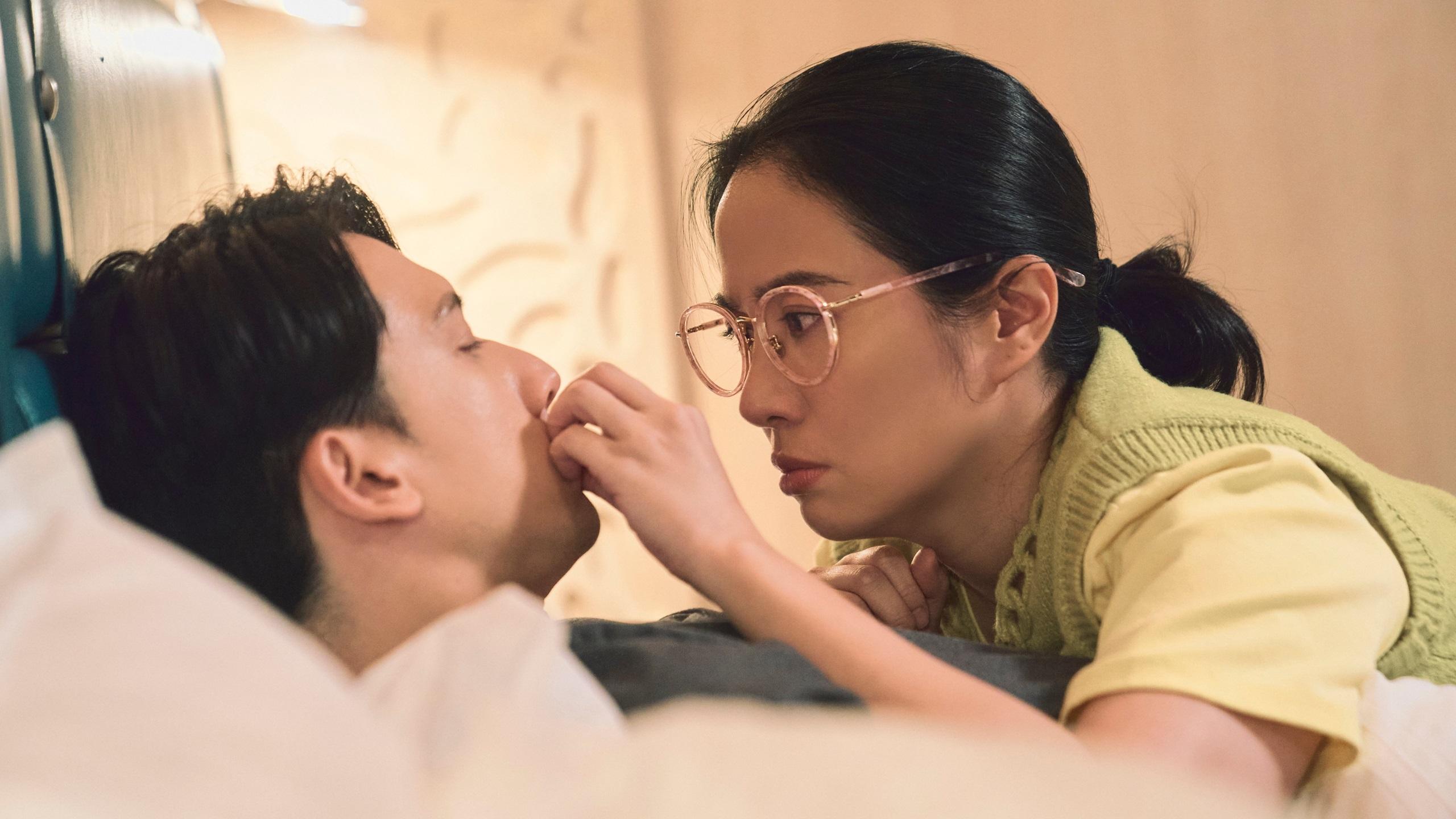 關智斌在ViuTV劇集《法與情》演愛情騙子,與葉璇有不少親熱戲。