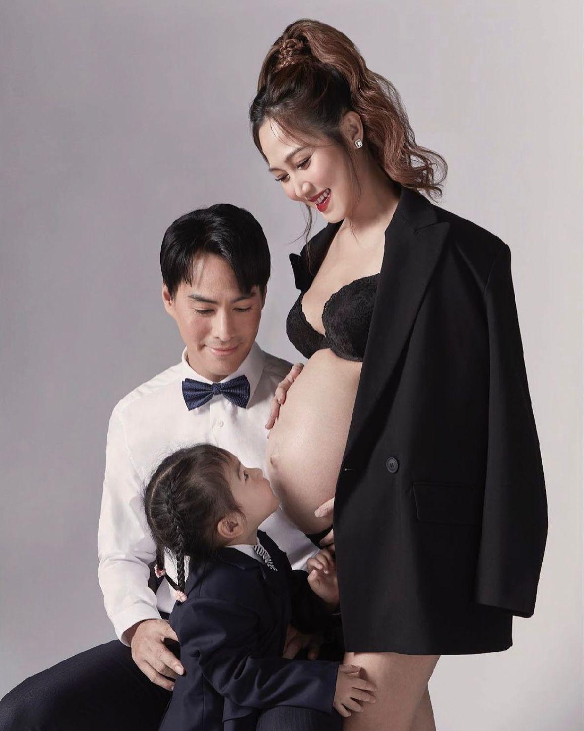 Numwan與90年代歌手Navin於2017年結婚。