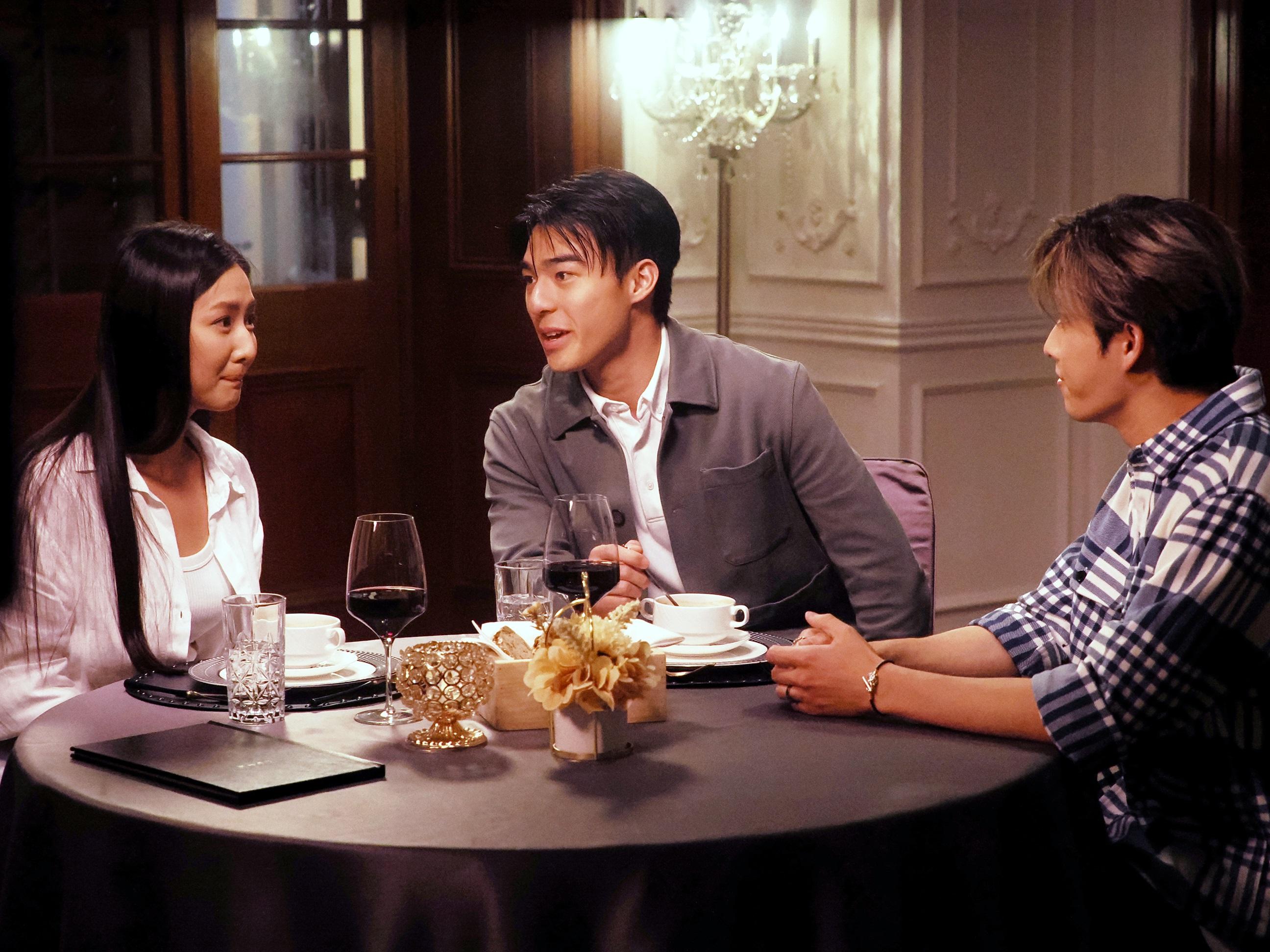 陳昊森為討Mandy歡心,安排她與偶像Phoebus見面。(《不是你不愛你》劇照)