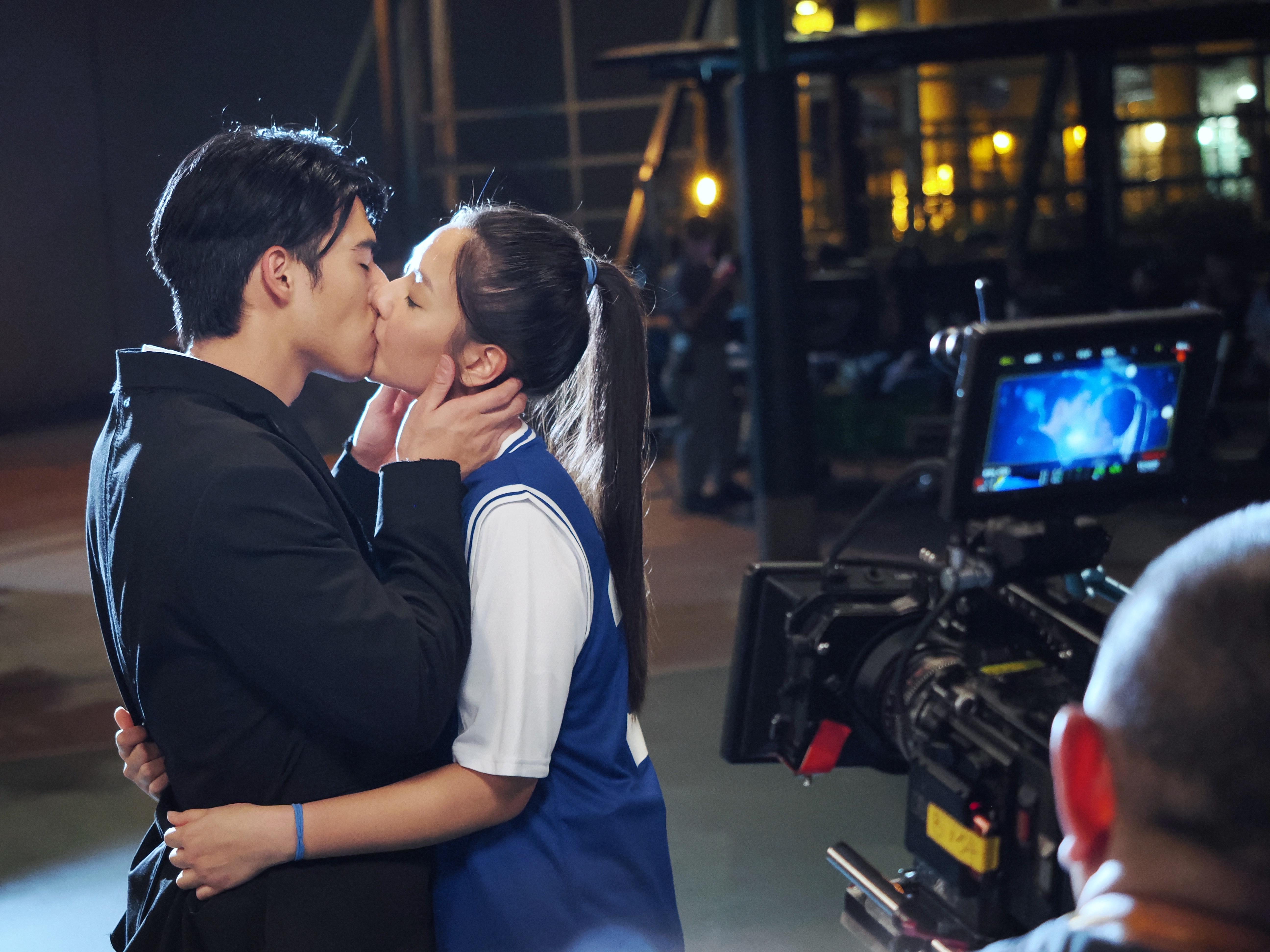 譚旻萱Mandy在《不是你不愛你》將螢幕初吻獻給陳昊森。