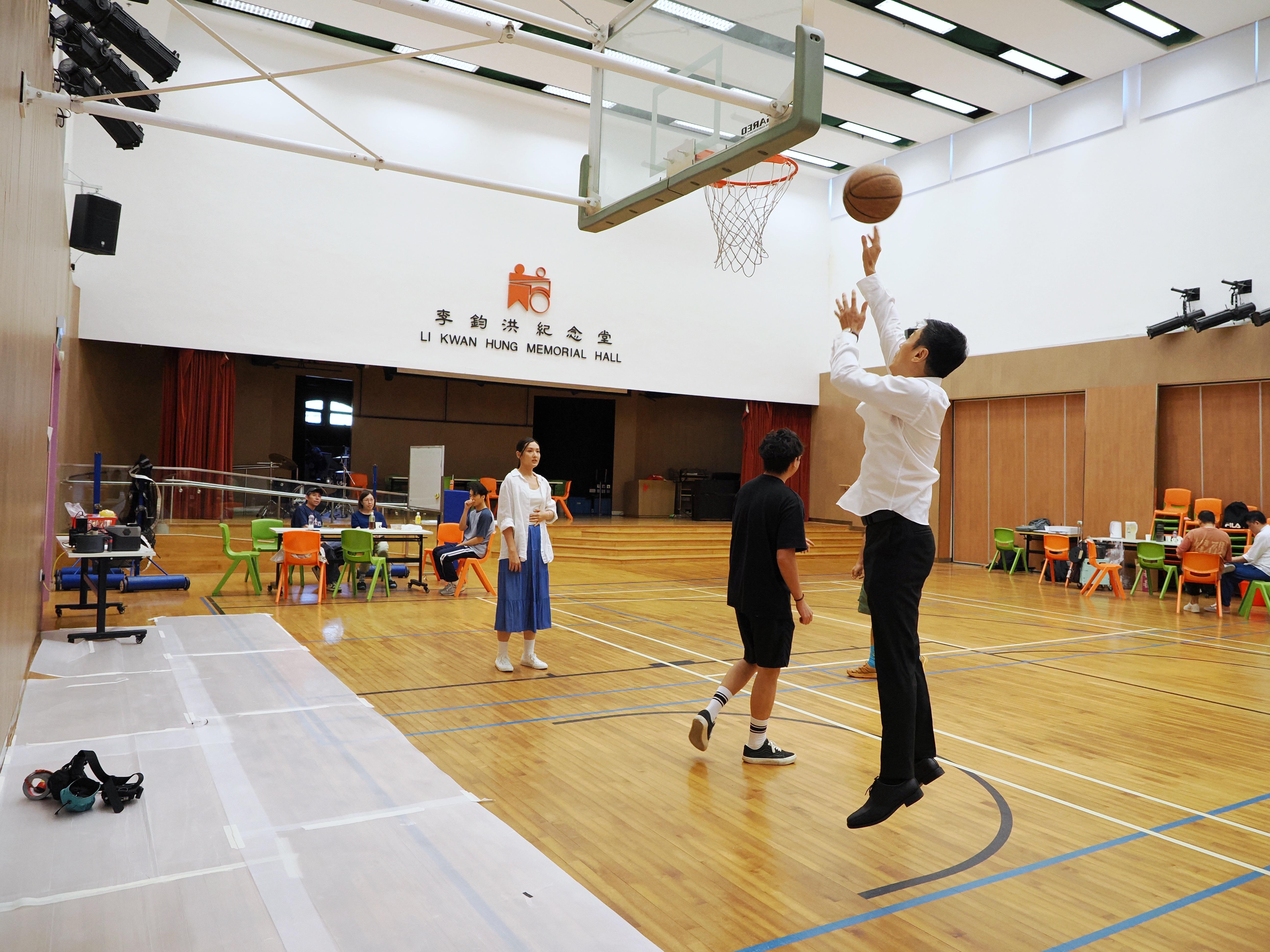 林國斌籃球技術,絕不遜色「籃球女神」譚旻萱。